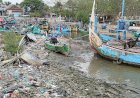 Dikeluhkan Nelayan: Puluhan Bangkai Kapal Penuhi Muara Sungai Karanggeneng Rembang