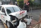 Mobil Relawan Andika-Hendi Tabrak Pohon Di Jalan Veteran Semarang