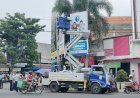 Tim Gabungan Melakukan Pencopotan Alat Peraga Secara Serentak