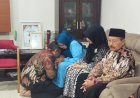 Mengawali Hari Pencoblosan, Cabup Rober Cristanto Sungkem Ibunda Memohon Doa Restu 