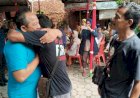 Penuhi Nazar, 10 Relawan Jalan Kaki 15,8 Kilometer