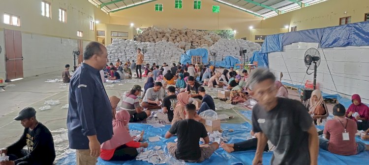 Suasana Sortir Dan Pelipatan Surat Suara Pemilihan Kepala (Pilkada) Rembang. Yon Daryono/RMOLJawaTengah