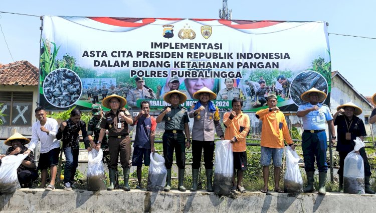 Peluncuran Program Ketahanan Pangan Berupa Penanaman Bibit Jagung Dan Penebaran Benih Ikan Di Desa Kalimanah Wetan, Kecamatan Kalimanah, Kabupaten Purbalingga, Selasa (05/11) Pagi Oleh Kapolres Purbalingga, AKBP Rosyid Hartanto, Forkopimda Dalam Rangka Menyukseskan Program Asta Cita Presiden Prabowo Subianto. Istimewa/RMOLJawaTengah