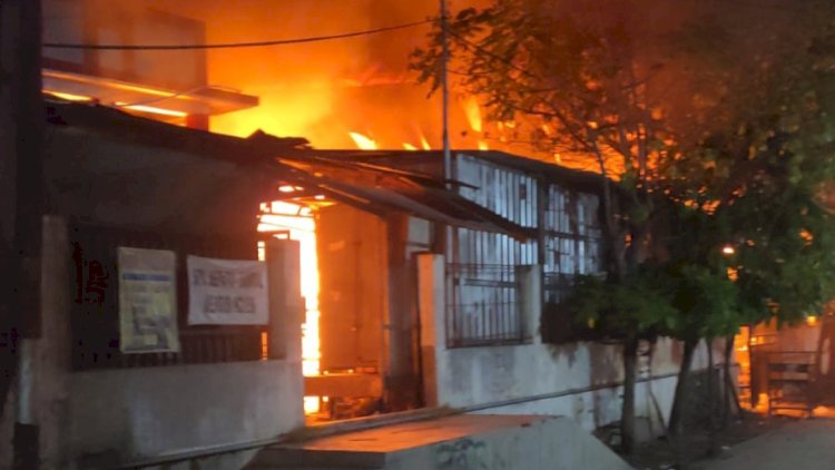 Kebakaran Pasar Gubug Grobogan menghanguskan 1.290 lapak, Selasa (5/11) dini hari, Rubadi/RMOLJateng.