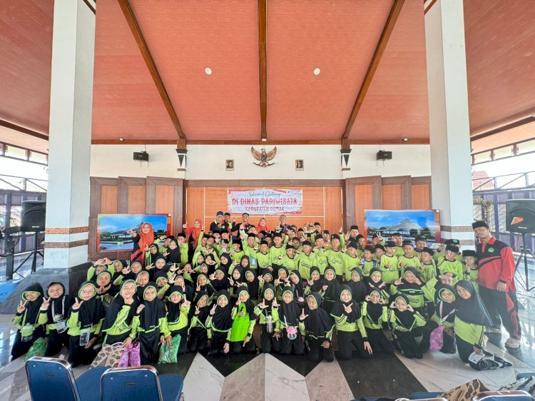 Dinas Pariwisata Demak Bersinergi Bersama SDS Plus Latansa Dengan Dukung Pelaksanaan Field Trip Kemitraan Tumbuh Jiwa Sosial Anak-Anak SDS Plus Latansa Di Panggung Kesenian Demak, Rabu (06/11). Istimewa