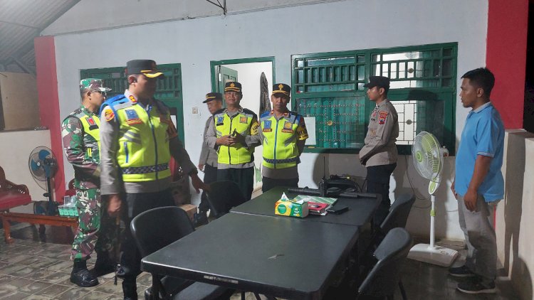 Kapolres Purbalingga, AKBP Rosyid Hartanto, Bersama Dandim 0702 Purbaiingga, Letkol Inf. Untung Iswahyudi, Memimpin Langsung Patroli Skala Besar Sinergitas TNI-Polri Di Kabupaten Purbalingga, Sabtu (09/11) Malam. Istimewa/RMOLJawaTengah