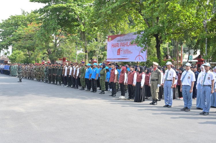 Peringatan Hari Pahlawan Di Sukoharjo Melibatkan Jajaran Pejabat, Pegawai, Dan Pelajar, Minggu (10/11) Kemarin. Humas Sukoharjo