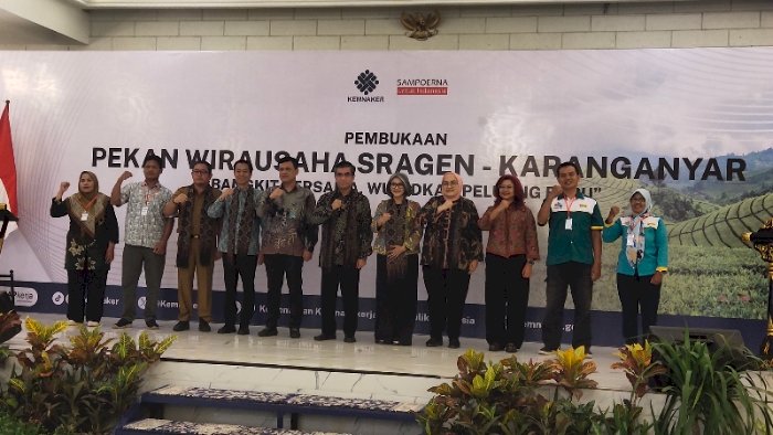 Kolaborasi Perkumpulan Imajinasi Penaja Mula (IMPALA) Yang Bekerja Sama Dengan Kementerian Ketenagakerjaan, Pemerintah Kabupaten (Pemkab) Sragen Dan Pemkab Karanganyar Adakan Pekan Wirausaha Sragen-Karanganyar Yang Mengambil Tema Bangkit Bersama Wujudkan Peluang Baru. Dokumentasi