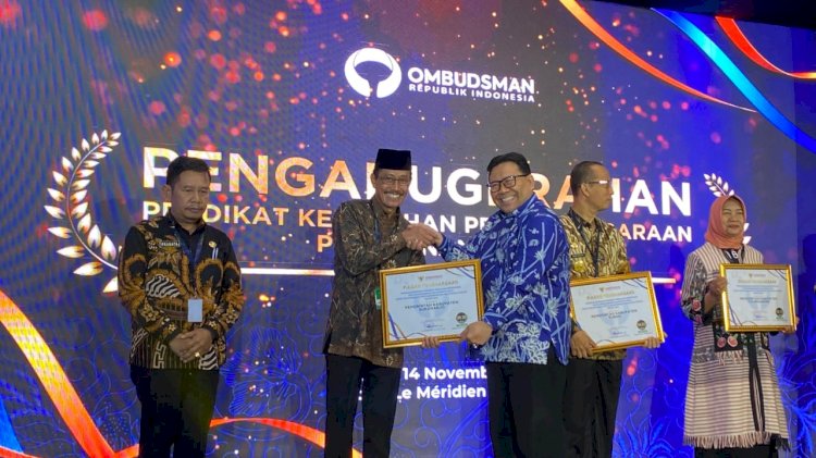 Pemerintah Kabupaten Sukoharjo Menerima Anugerah Di Tingkat Nasional Dengan Meraih Peringkat 2 Dalam Penganugerahan Kepatuhan Penyelenggaraan Pelayanan Publik Tahun 2024 Dari Lembaga Ombudsman Republik Indonesia. Istimewa