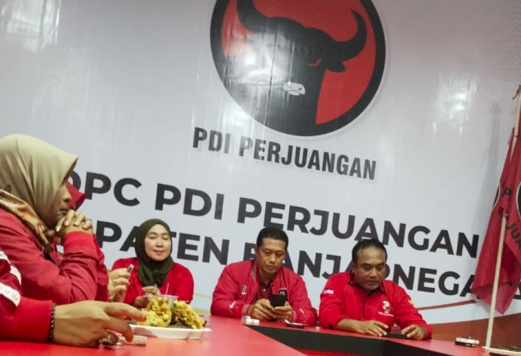 Ketua DPC PDIP Banjarnegara, H. Nuryanto bersama Sekretaris DPC, Ismawan Setya Handoko. Arief/RMOLJateng