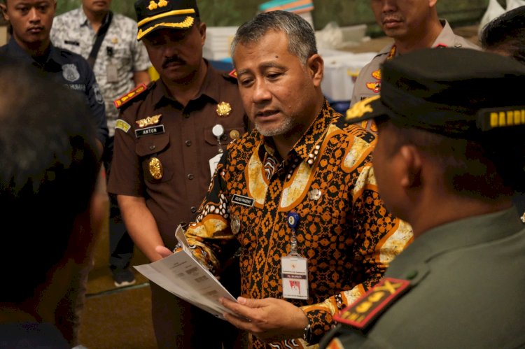 Pj Bupati Temanggung, Jajaran Pemkab Temanggung, Bersama Forkopimda, Melaksanakan Peninjauan Surat Suara Pemilihan Kepala Daerah (Pilkada), Selasa (19/11). Istimewa