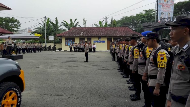 Kapolres Rembang AKBP Suryadi Memimpin Apel Keamanan Pilkada Di Mapolres, Senin Sore (25/11). Yon Daryono/RMOLJawaTengah