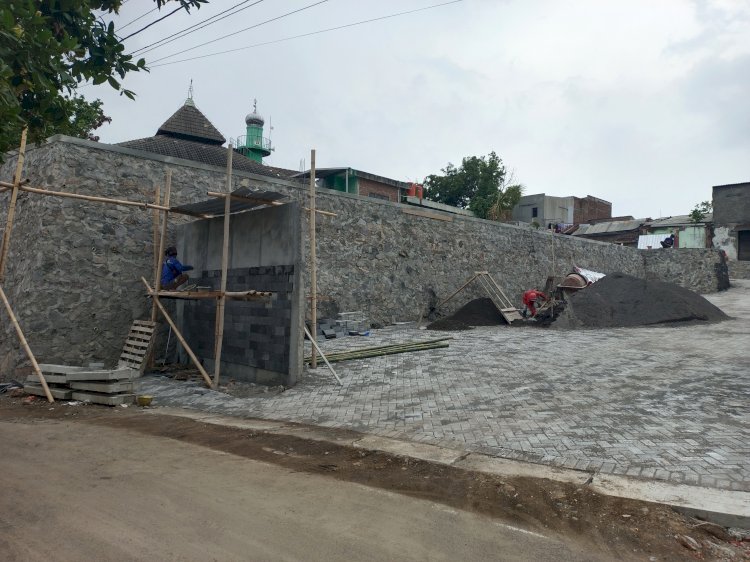 Kompleks Masjid Ki Ageng Pandanaran, Semarang, tengah direnovasi dilengkapi lahan parkir luas dan tahun 2025 nanti akan bertahap renovasi bangunan utama. Dicky Aditya/RMOLJateng 