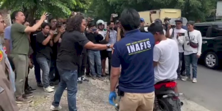 Tim Inafis lakukan rekonstruksi dan pemeriksaan di lokasi kejadian penembakan anggota polisi terhadap para pelaku gangster, Selasa (26/11). Dicky Aditya/RMOLJateng