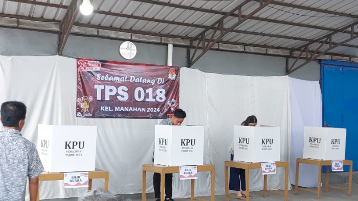 Wapres Gibran Saat Berada Di Bilik Suara Di TPS 018 Manahan, Solo. Dian Tanti Burhani/RMOLJawaTengah