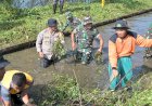 Hari Juang TNI ke-79, Personel TNI-Polri Dan Masyarakat Bersihkan Saluran Irigasi Sungai Bladon