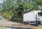 Petugas Polres Purbalinga Bantu Evakuasi Mobil Masuk Jalur Penyelamat
