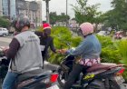 Tolak PPN 12 Persen, Demonstran di Semarang Bagikan Hadiah ke Pengendara