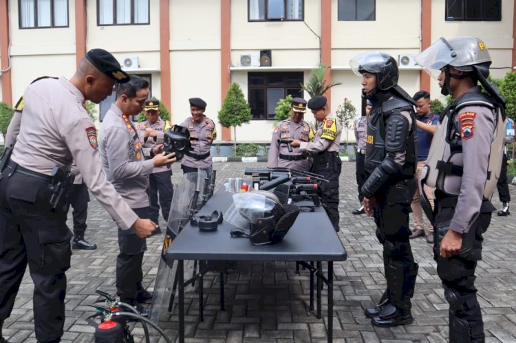 Personel Satuan Samapta Polres Temanggung Dikumpulkan Di Halaman Mapolres Setempat Pada Selasa (03/12) Untuk Diperiksa Alsusnya Oleh Kapolres Temanggung, AKBP Ary Sudrajat. Istimewa/Diskominfo