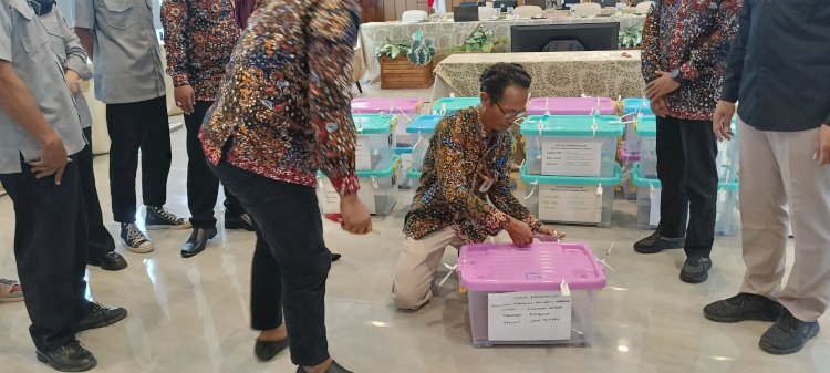 KPU Kabupaten Rembang menggelar rekapitulasi suara kabupaten yang di gelar Komisi Pemilihan Umum (KPU) Kabupaten Rembang, di Ballroom Hotel Pollos, Selasa (3/12). Istimewa