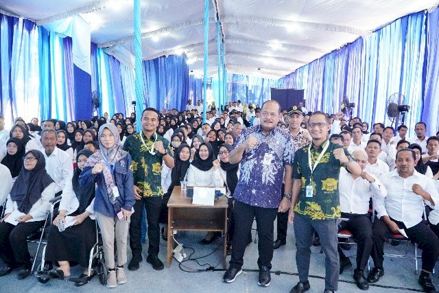 Pj Bupati Sujarwanto Dwiatmoko Saat Meninjau Peserta Test PPPK Di UNS Solo. Yon Daryono/RMOLJawaTengah