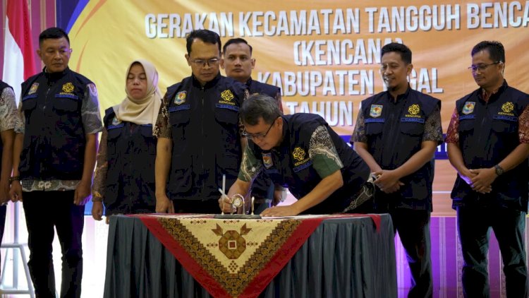 Deklarasi Gerakan Kecamatan Tangguh Bencana (Kencana) Kabupaten Tegal yang dihadiri 18 camat dan tamu undangan lainnya di Hotel Grand Dian Slawi, baru-baru ini. Istimewa