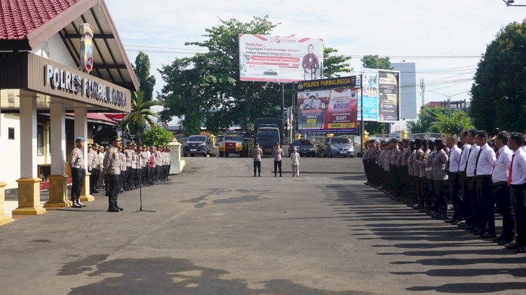 Kapolres Purbalingga Saat Memimpin Apel Pagi Personel Sekaligus Arahan Jam Pimpinan Di Halaman Mapolres Purbalingga, Selasa (10/12). Istimewa