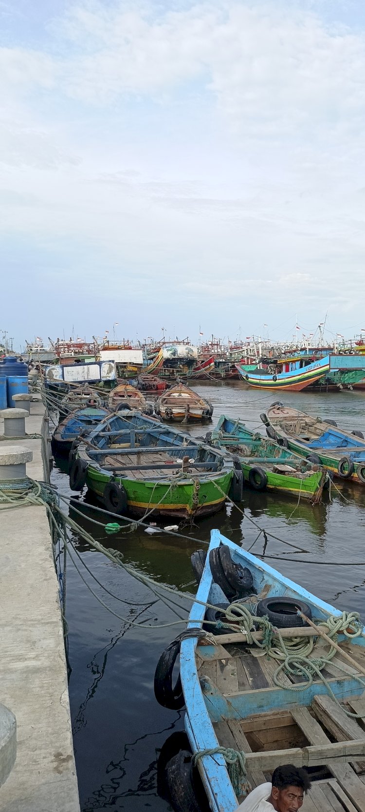 Musim Baratan Seperti Sekarang Ratusan Kapal Di Amankan Di Sebelah Timur TPI Tasikagung. Yon Darsono/RMOLJawaTengah