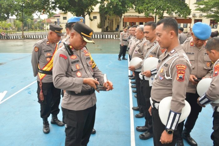 Polres Karanganyar Lakukan Pemeriksaan Senjata Api Dinas Anggota. Dian Tanti Burhani/RMOLJawaTengah