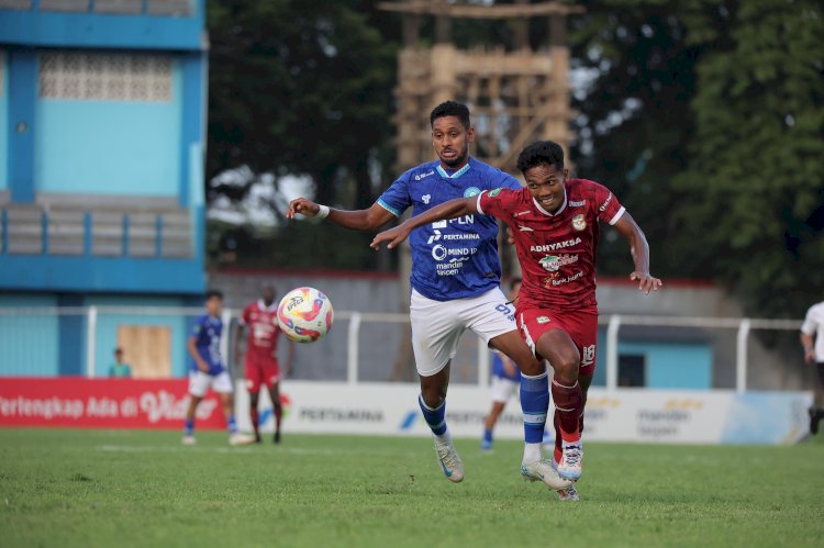 Tim Macan Muria (Jersey Biru) Dipaksa Menelan Kekalahan Dramatis Di Kandang Oleh Tim Milik Kejaksaan RI Dengan Skor 1-2 Di Stadion Wergu Wetan Kudus. Istimewa