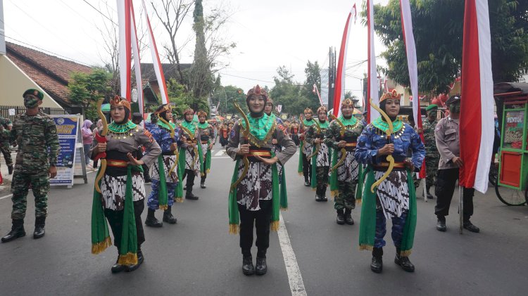 Pesona Penampilan Personel Berbagai Instansi Dan Dinas Yang Bermarkas Di Kawasan Purbalingga Rayakan Hari Jadi Ke-194 Dengan Pawai Penampilan Pasukan TNI-Polri Full Force. Istimewa