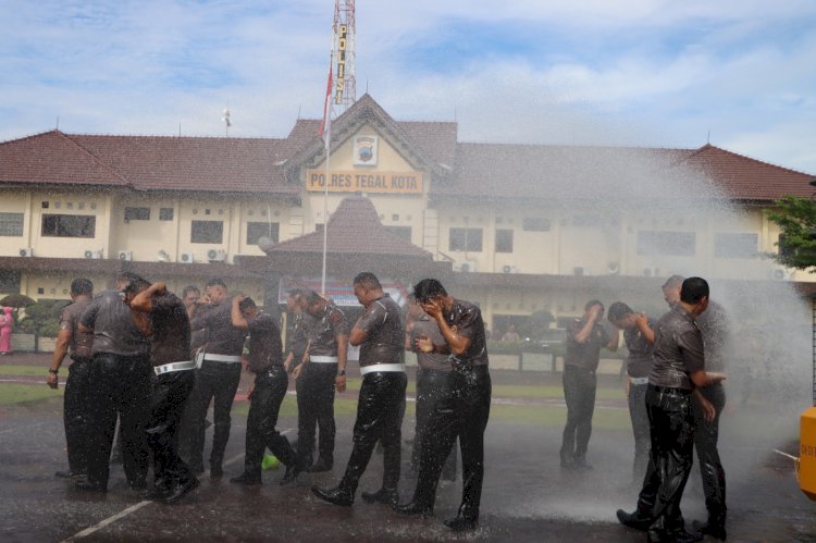 Giat Kepolisian Tegal Dalam Memberikan Kenaikan Pangkat Bagi Anggotanya Dan Pelepasan Bagi Yang Purna Tugas. Istimewa