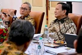 Presiden Prabowo Mengambil Keputusan Bersejarah Untuk Swasembada Pangan Dengan Beberapa Kebijakan Penting Yang Menjadi Kabar Baik Bagi Petani Indonesia Dalam Rapat Terbatas (Ratas) Bersama Sejumlah Menteri Di Istana Merdeka, Jakarta, Senin (30/12). Dokumentasi
