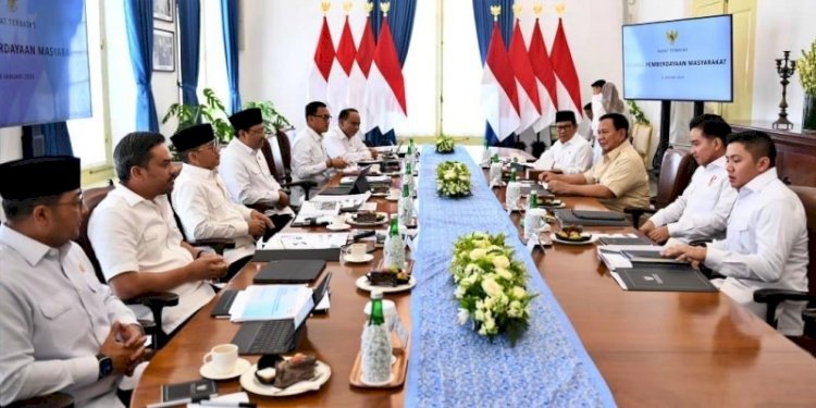 Rapat Terbatas Pemberdayaan Masyarakat Di Istana Kepresidenan Bogor, Jumat (03/01). Biro Pers Sekretariat Presiden