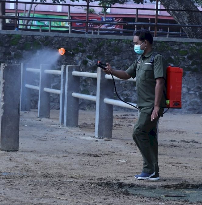 Pemkab Wonogiri Lakukan Penyemprotan Disinfektan Serentak Di Pasar Hewan. Dokumentasi