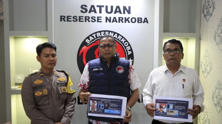Pelaksana Harian (Plh) Kasat Narkoba Polres Tegal, Ipda Ahmad Joni, S.H., Melaksanakan Konferensi Pers Tentang Keberhasilan Pihaknya Menangkap Pelaku Narkoba Pada Selasa (14/01). Sofia/RMOLJawaTengah