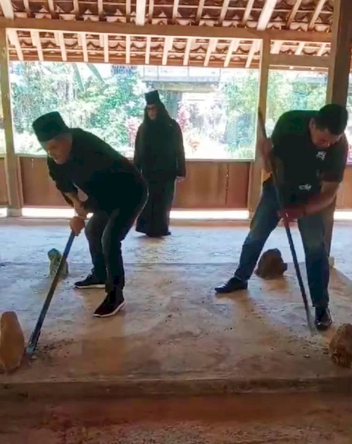 Pembongkaran Makam Palsu Di Beberapa Daerah Jawa Tengah. Tangkapan Layar Video Medsos Arga Balarama