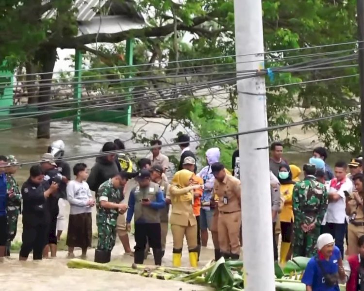 Bupati Demak, Didampingi Jajaran Forkopimda Pemkab Demak, Tinjau Kawasan Kecamatan Kebonagung Dan Guntur Dampak Jebolnya Kali Tuntang Dan Sungai Cabean, Selasa (21/01) Sore. Istimewa