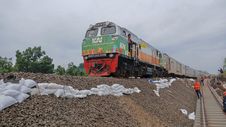 Usai diperbaiki KA mulai beroperasi melalui jalur Gubug Grobogan, Jumat (24/1).