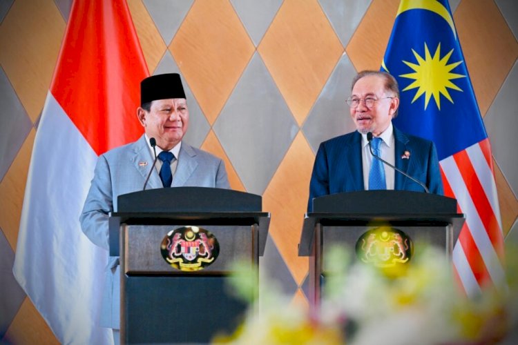 Presiden Republik Indonesia Dan Perdana Menteri Anwar Ibrahim Bertemu Membahas Kolaborasi Kedua Negara. Sekretariat Negara