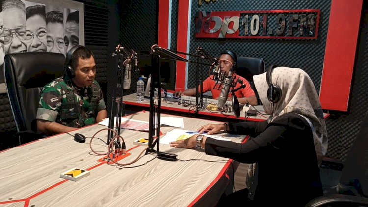 Komandan Kodim (Dandim) 0726/Sukoharjo, Letkol Inf. Supri Siswanto, Mensosialisasikan Penerimaan Calon Tamtama TNI Angkatan Darat (TNI AD) Gelombang I Tahun Anggaran 2025 Saat Diwawancarai Di Program Bincang Proliman Di LPPL Radio Topfm Sukoharjo, Jumat (24/01). Istimewa