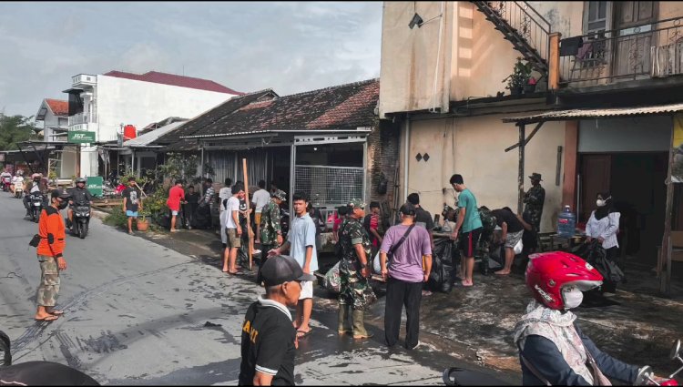 Atasi Genangan Air di Baki, BPBD Sukoharjo Gotong Royong Bersihkan Drainase