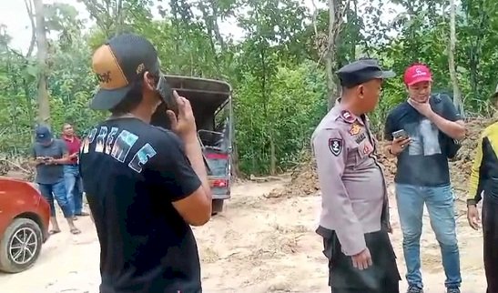 Sejumlah anggota Timgab di lokasi tambang di Kumbo saat  melakukan penggerebekan. Yon Daryono/RMOLJateng