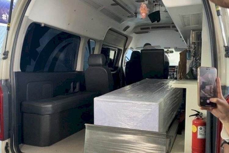 Jenazah Basri Salah Satu Pekerja Migran Indonesia (PMI) Asal Riau Korban Penembakan Aparat Maritim Malaysia Tiba Di Terminal Kargo Bandara SSK II Pekanbaru, Rabu (29/01) Sore. Rizky Armanda/ Tribunpekanbaru.com
