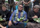 Hadiri Hari Jadi Banjarnegara, Wabup Purbalingga Lesehan Makan Nasi Tenong