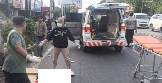 Mobil Satlantas Polres Rembang saat menangani Lakalantas di Perempatan Pentungan, Magersari, Rembang Kota. Yon Daryono/RMOLJateng