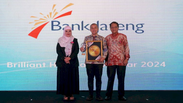 Kepala Divisi Human Capital Bank Jateng, Pujiono, Saat Menerima Penghargaan Dalam Ajang Indonesia Human Capital Brilliance Awards (IHCBA) 2024, Jakarta, Jumat (24/01). Istimewa