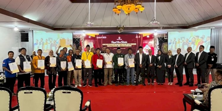KPU Jateng resmi menetapkan paslon Luthfi-Yasin sebagai pasangan Gubernur dan Wakil Gubernur terpilih Pilkada 2024, Rabu (5/2) malam. Dicky Aditya/RMOLJateng