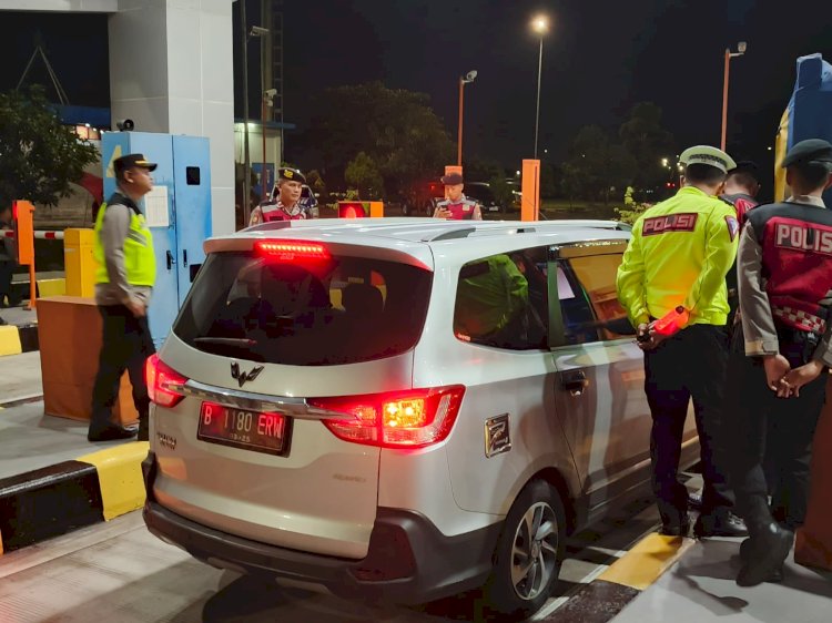 Polres Boyolali Lakukan Penyekatan Di GT Tol Jelang Laga Persi Solo Vs Persebaya. Istimewa