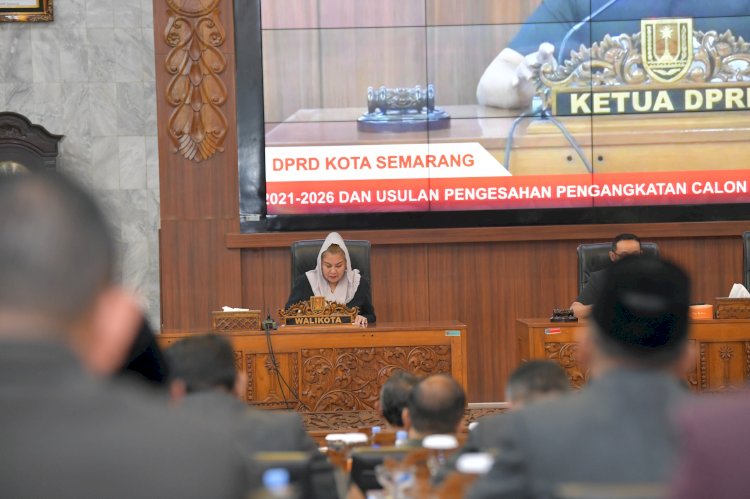 Wali Kota Semarang Hevearita Gunaryanti Rahayu atau Mbak Ita berpamitan pada Rapat Paripurna DPRD Kota Semarang, Jumat (7/2) sekaligus menyampaikan permohonan maaf atas kesalahannya selama bertugas dalam kepemimpinan. Dicky Aditya/RMOLJateng 